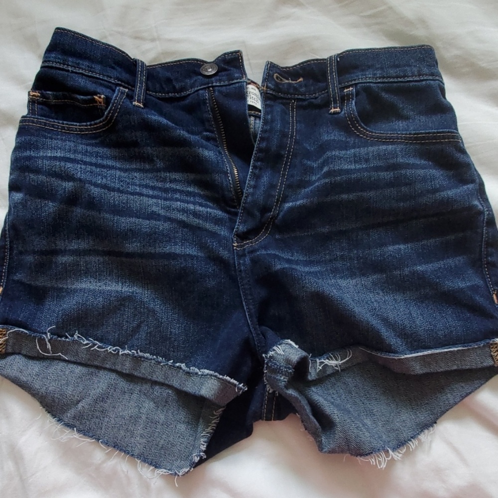 Never worn Abercrombie & Fitch high waisted shorts